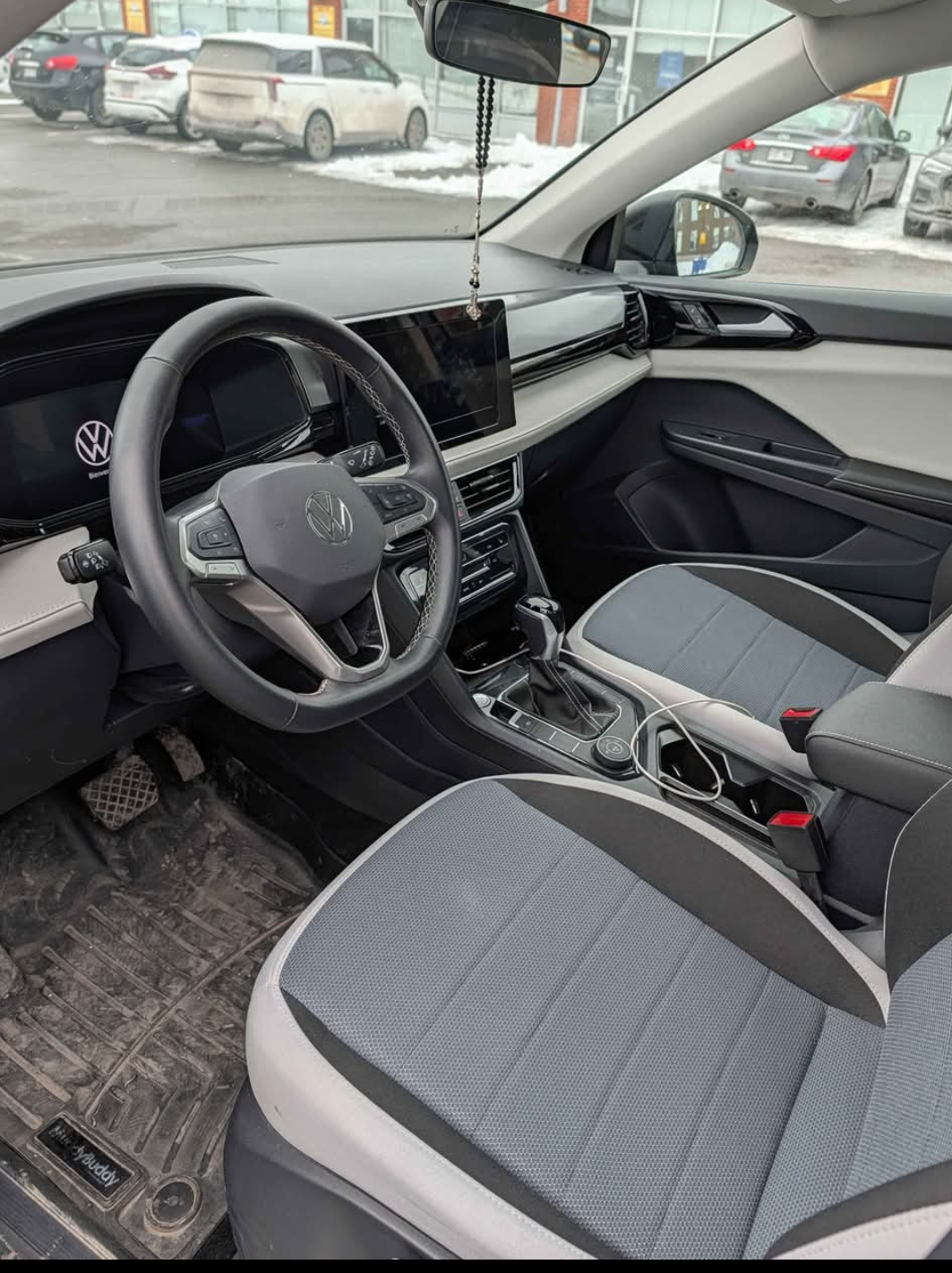 2025 Volkswagen Taos photo 3