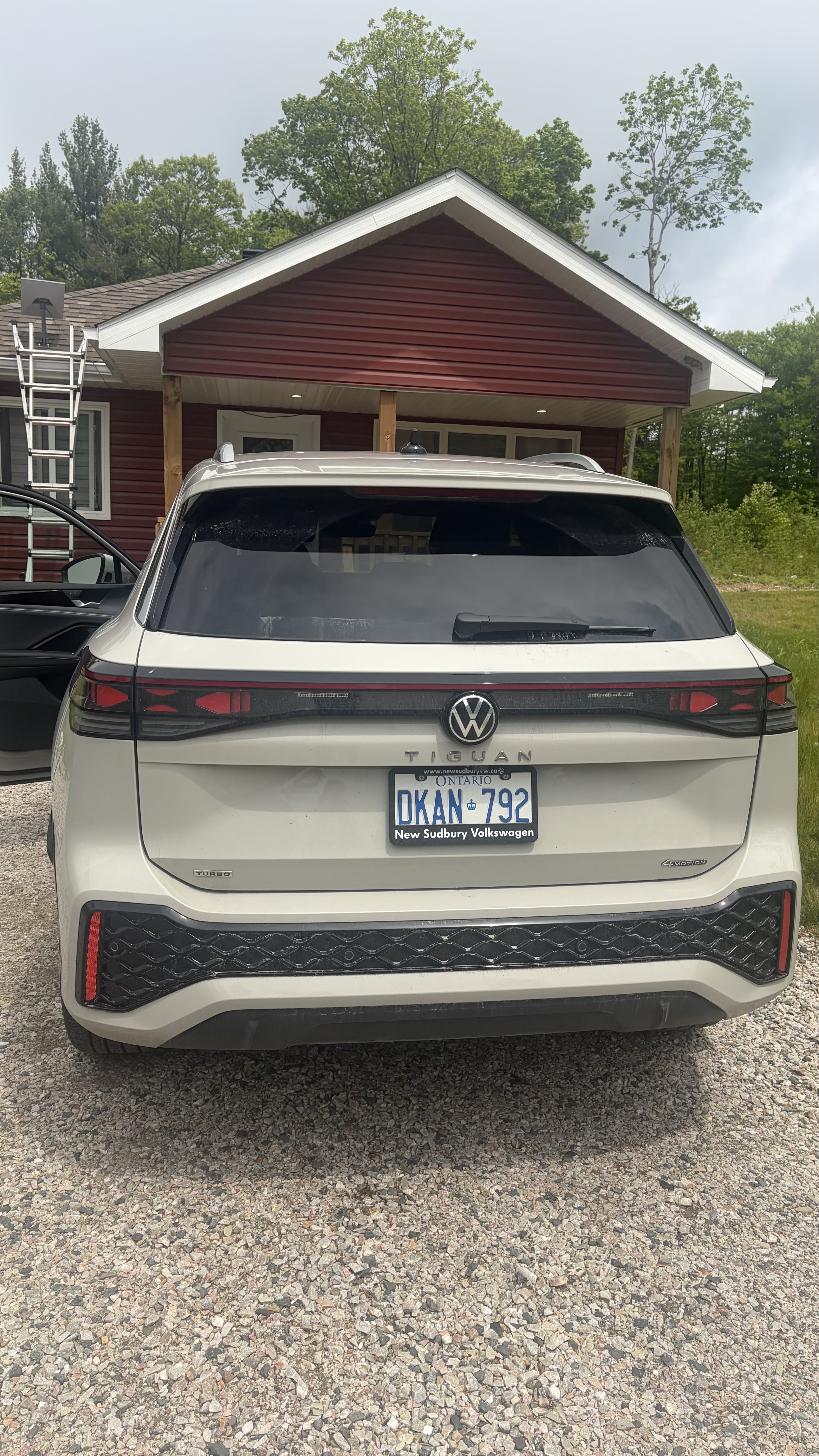 2026 Volkswagen Tiguan photo 2