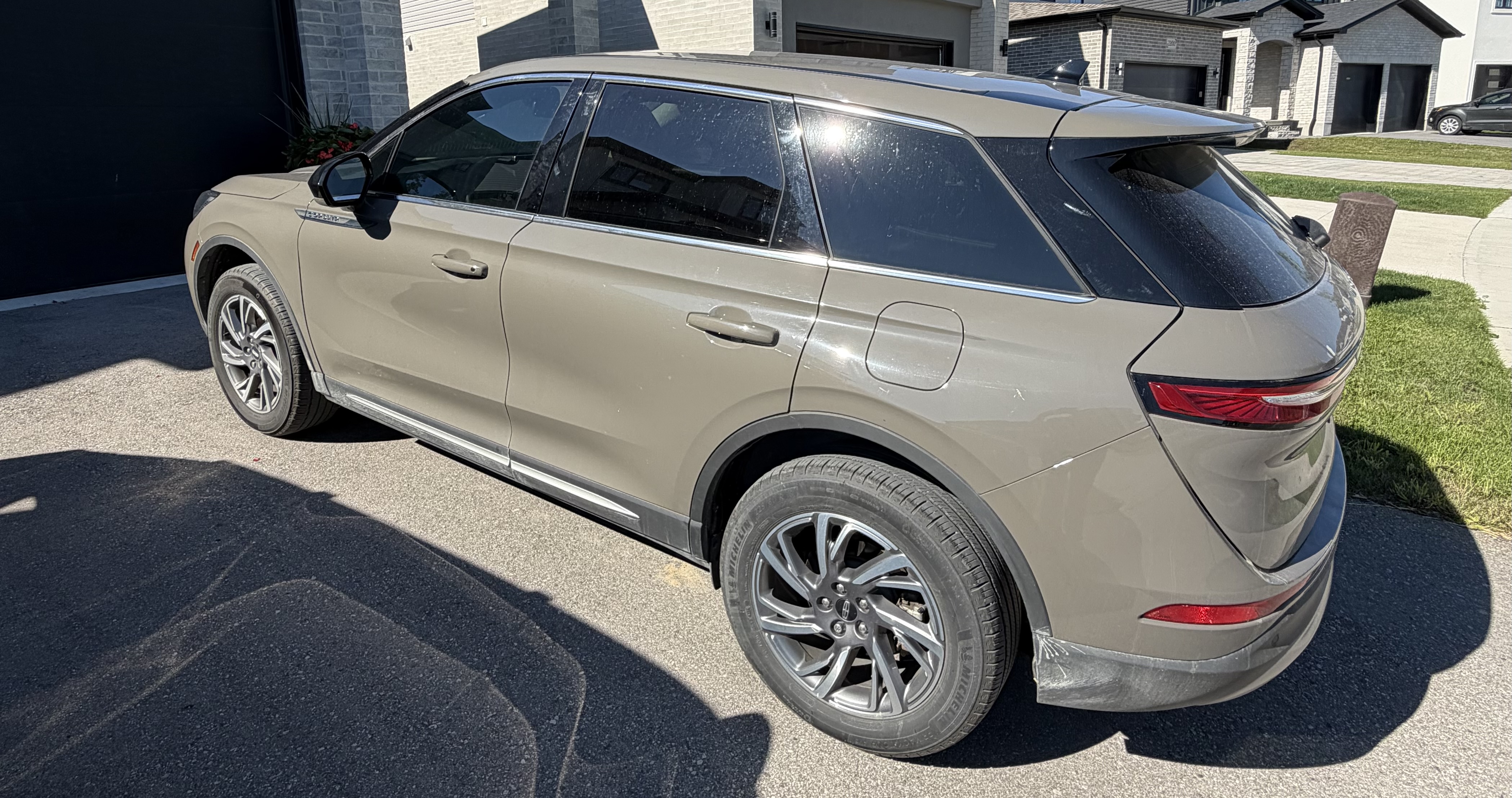 2025 Lincoln Corsair photo 2