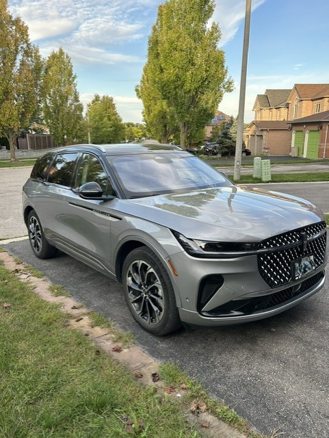2024 Lincoln Nautilus photo 2