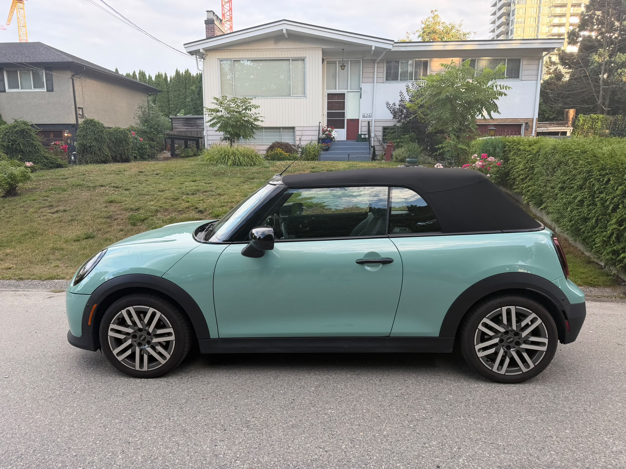 2025 Mini Cooper C convertible photo 4