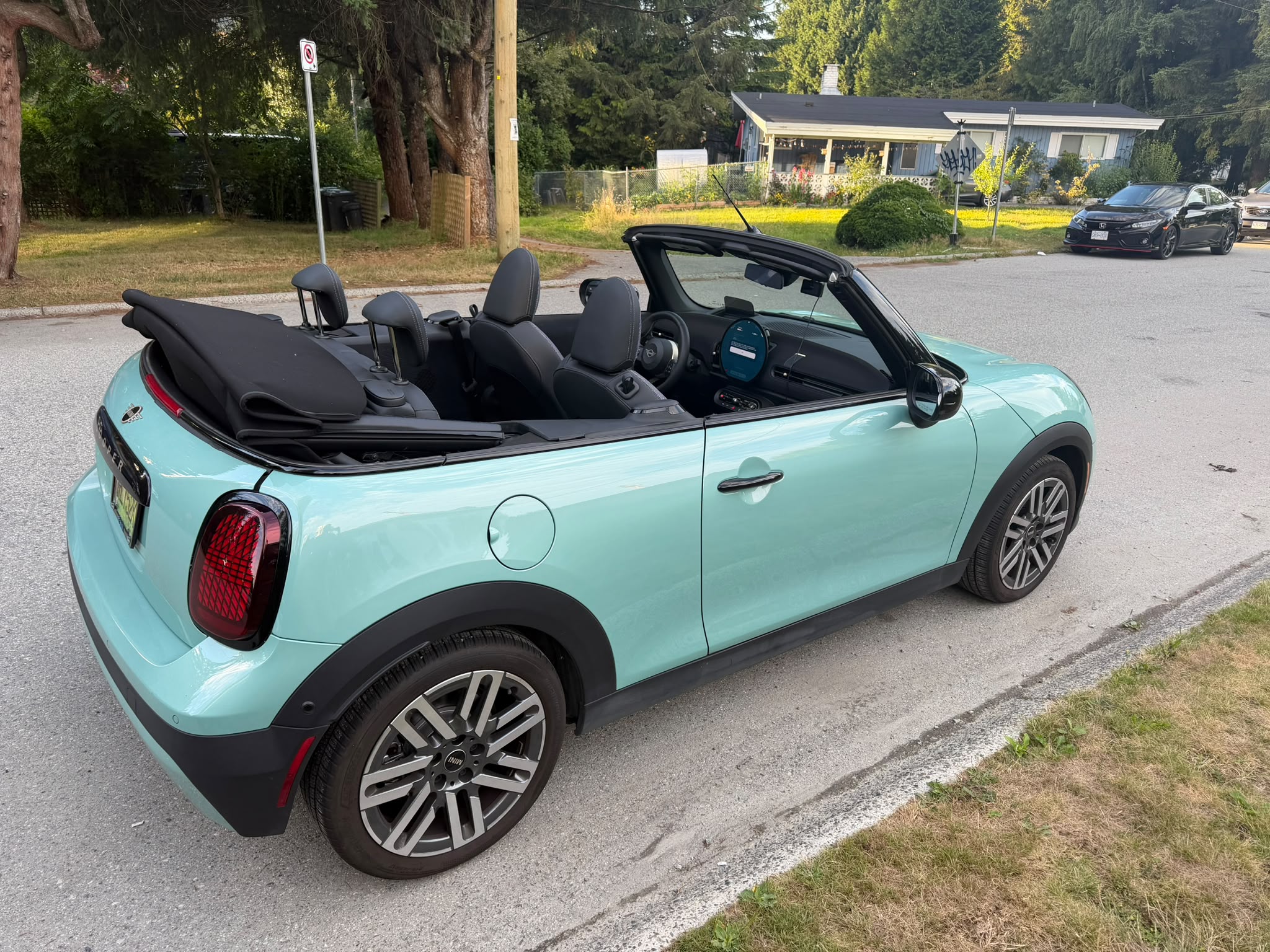 2025 Mini Cooper C convertible photo 5