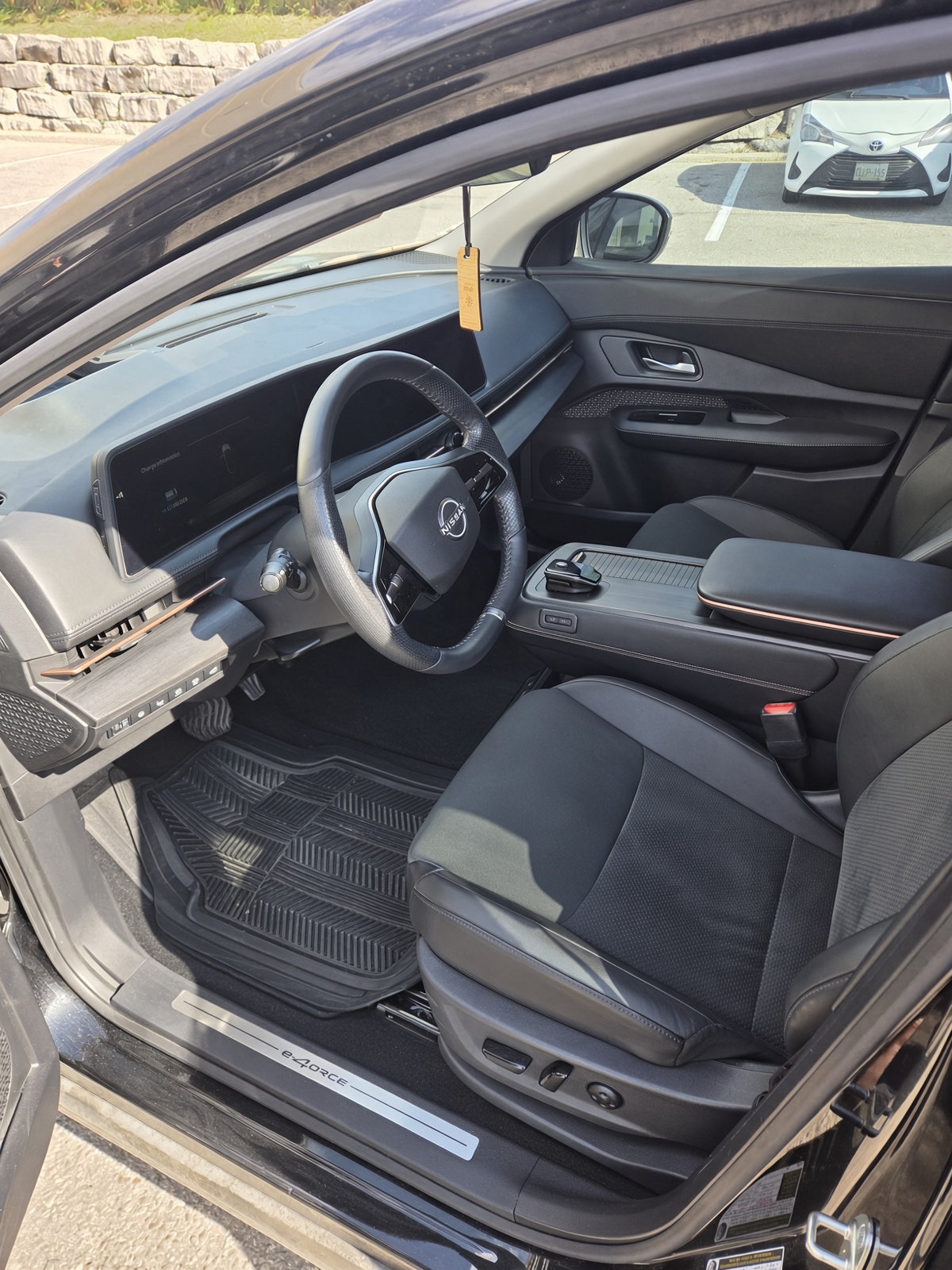 2025 Nissan Ariya photo 2