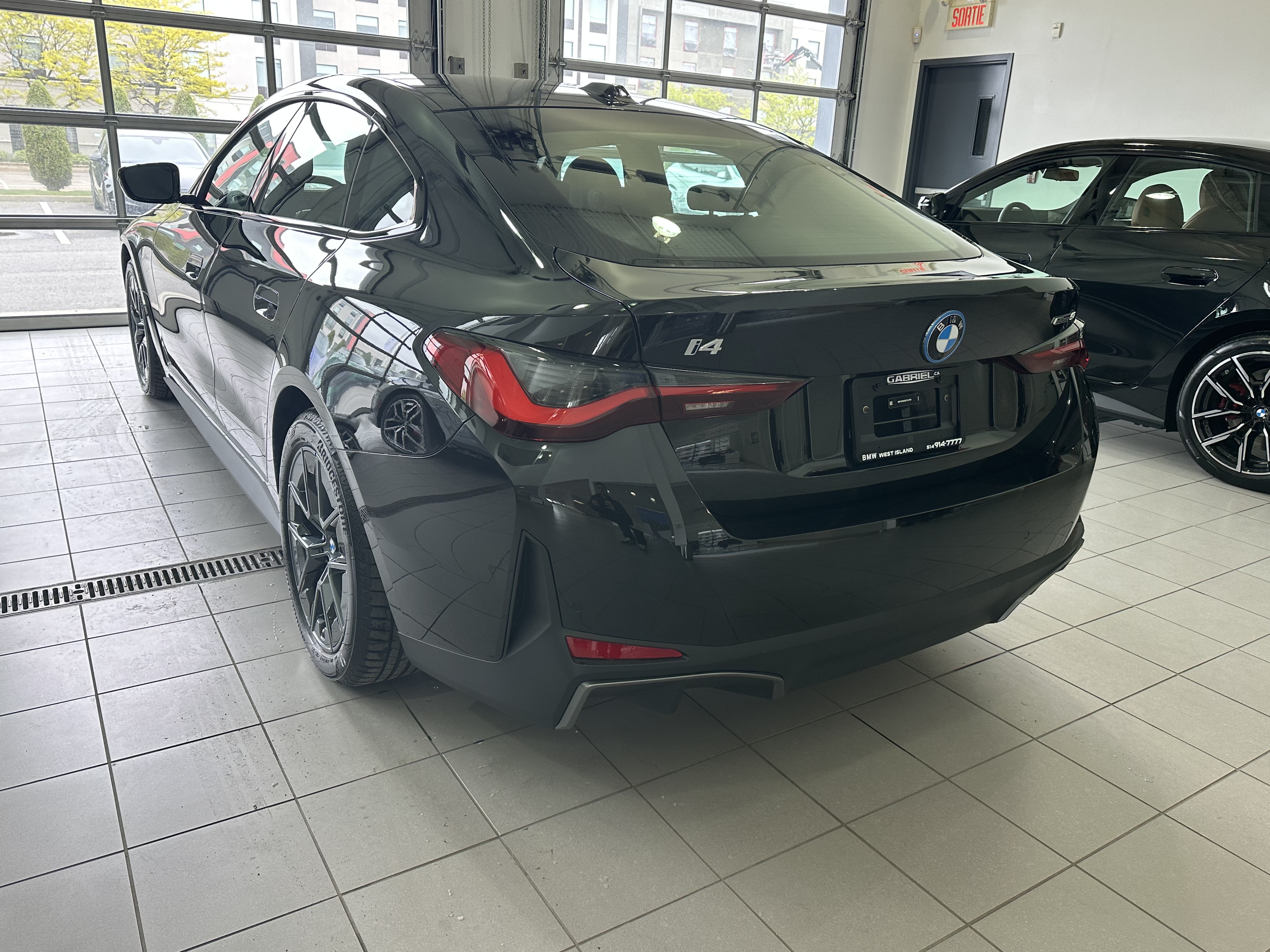 2025 BMW I4 photo 4
