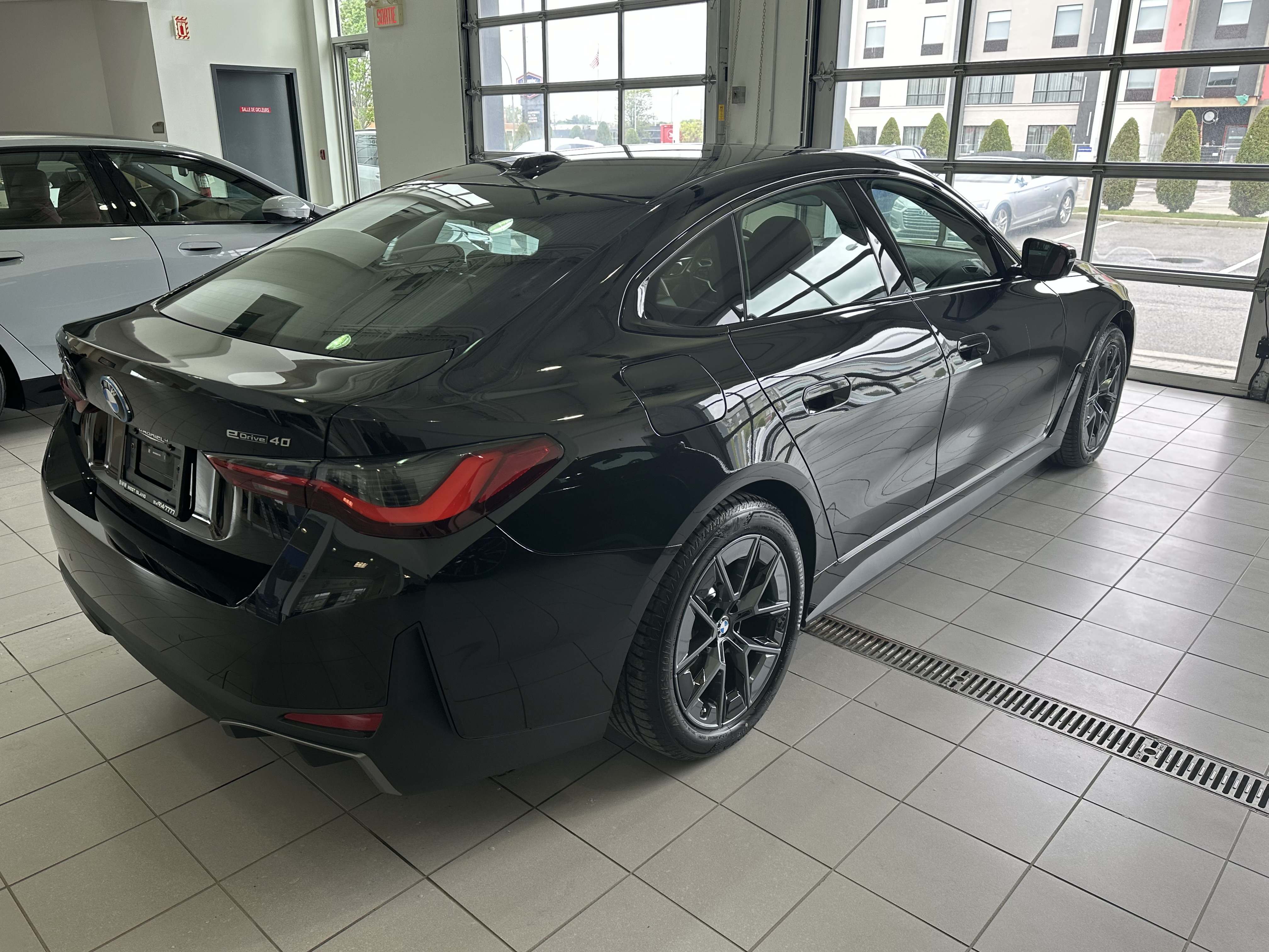 2025 BMW I4 photo 5