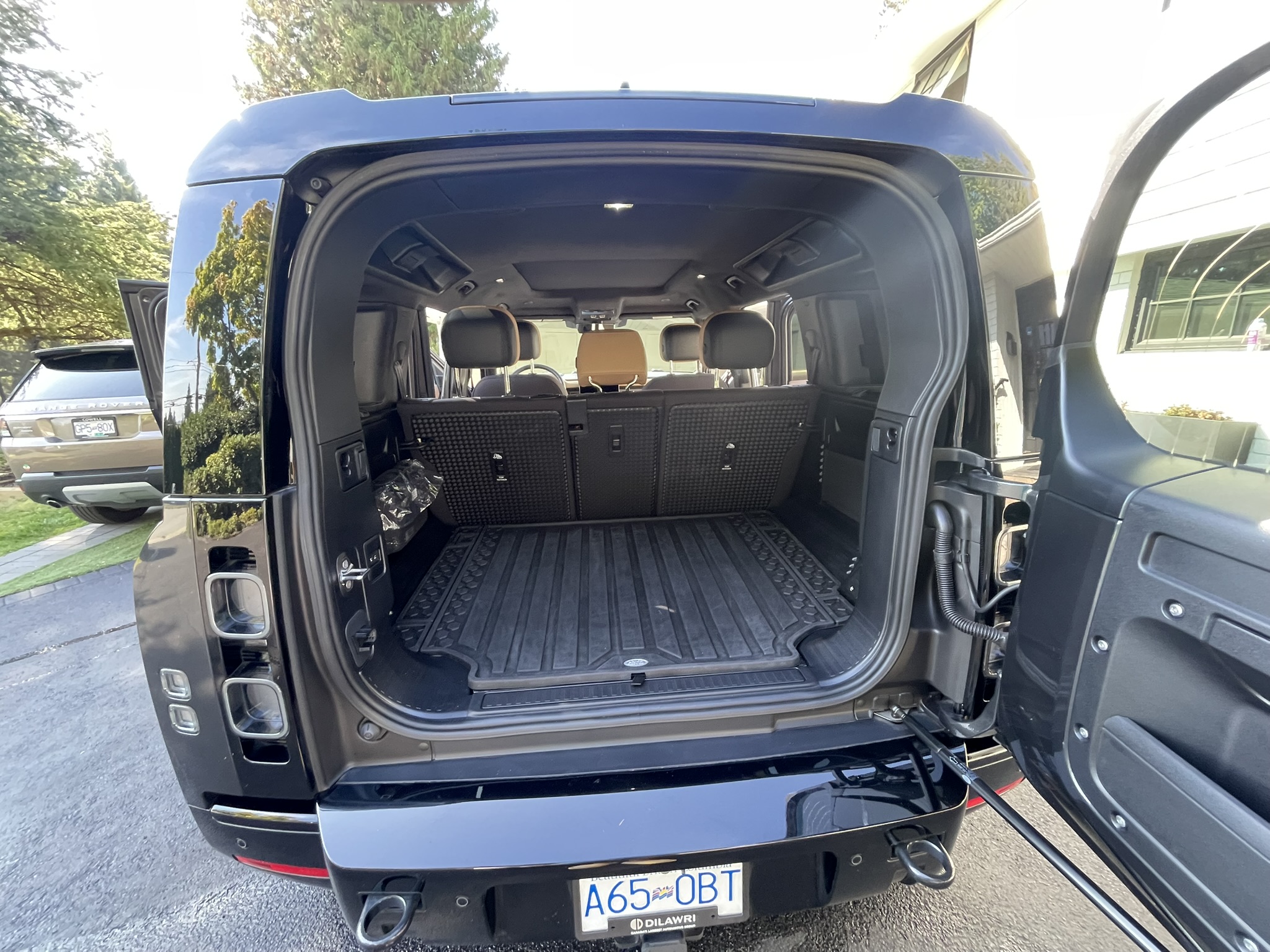 2025 Land Rover Defender 110 P400 X photo 10