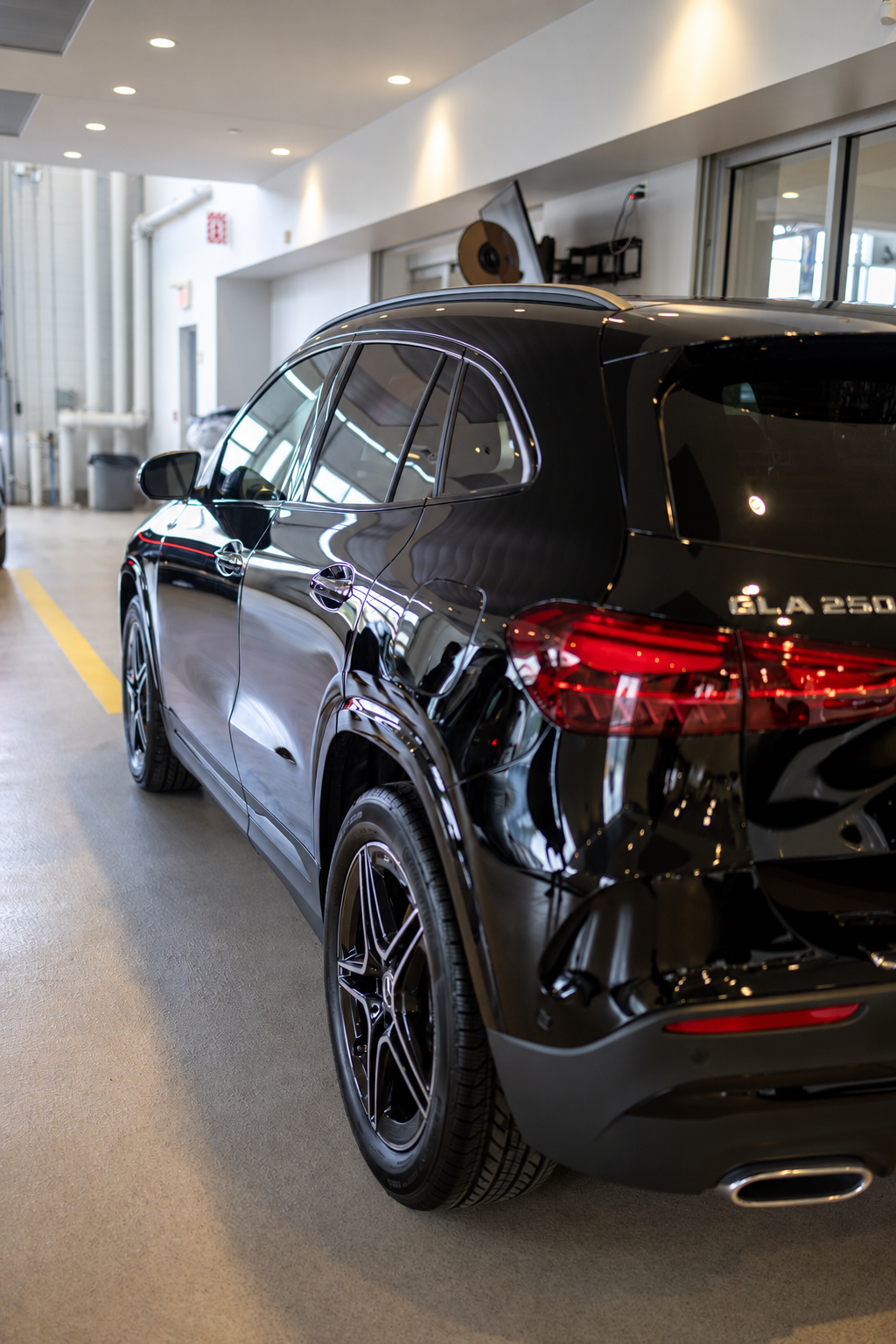 2025 Mercedes-Benz GLA 250 photo 2