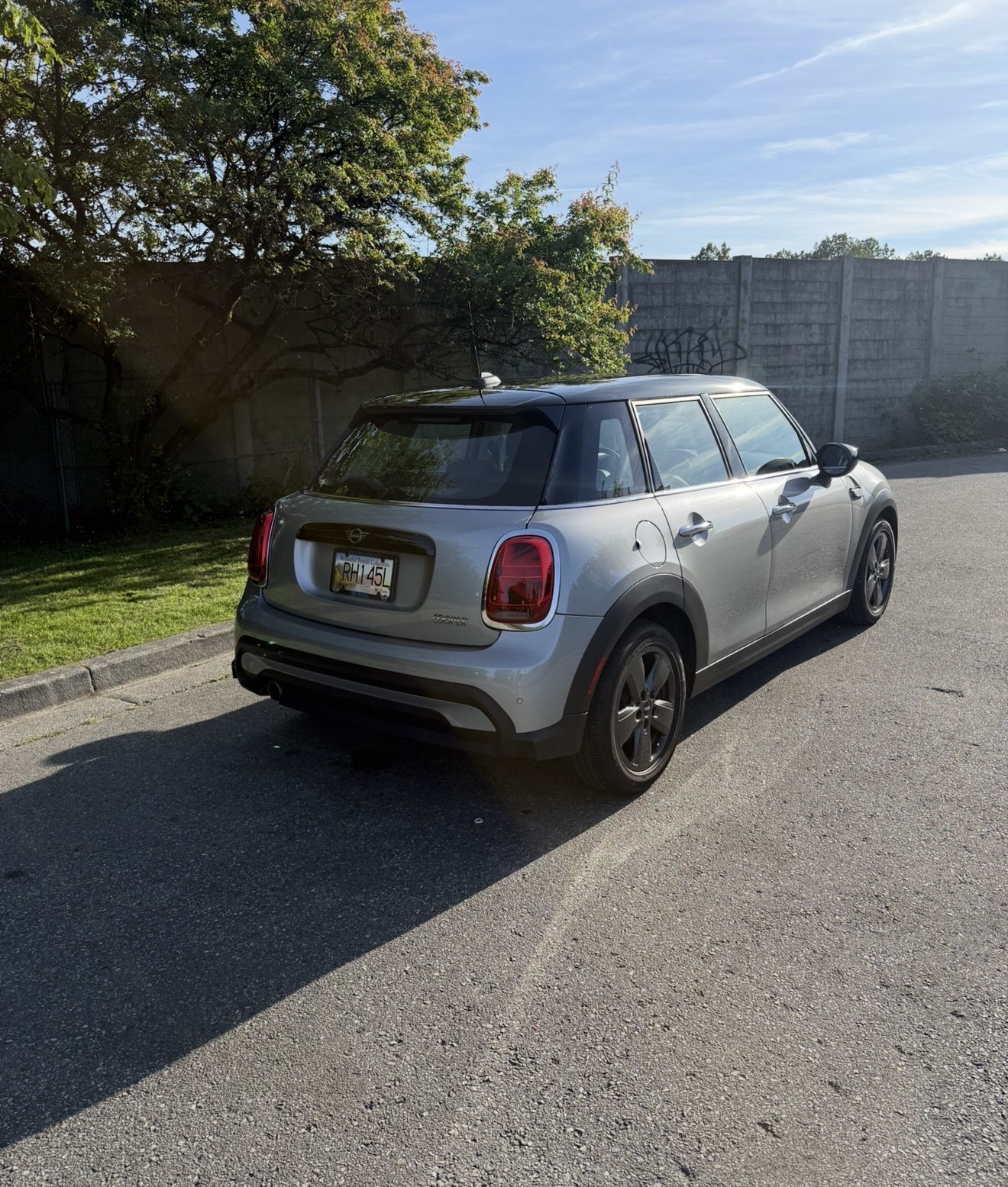2024 Mini Cooper 5 door photo 2